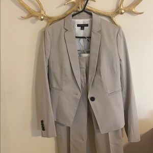 Ann Taylor suit - worn once! Jacket and pants 2P